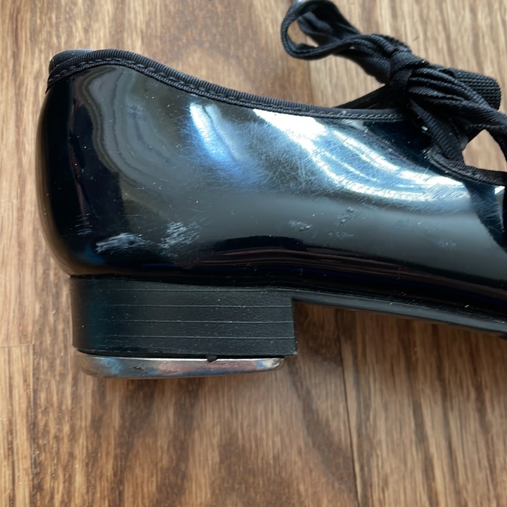 Capezio, girls black patent leather tap shoes (sz. 1M) - Picture 4 of 5